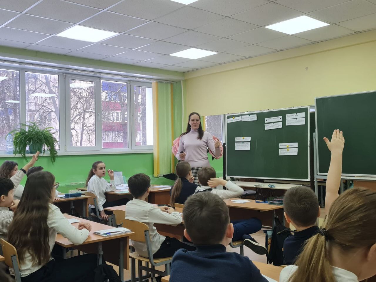 В 5 «Б» прошел классный час на тему «Многогранный мир профессий».