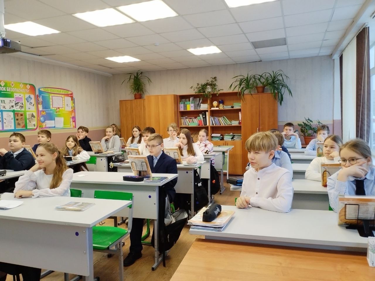 В 5&amp;quot;Г&amp;quot; прошел классный час: &amp;quot;Профессии вокруг нас&amp;quot;.