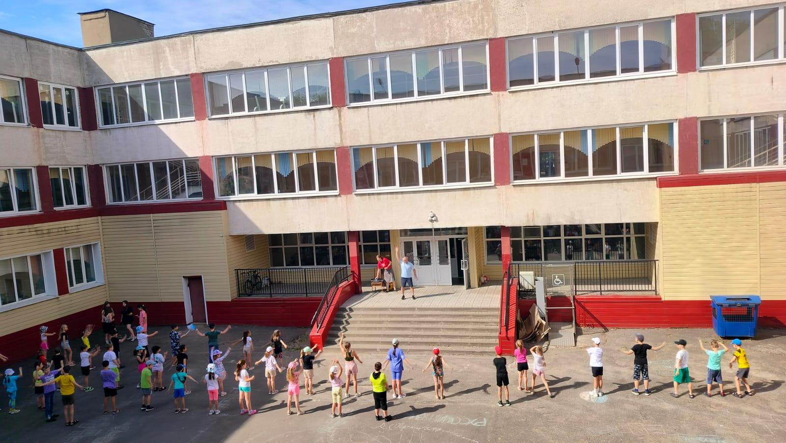 Прошел 10-й день в школьном лагере.