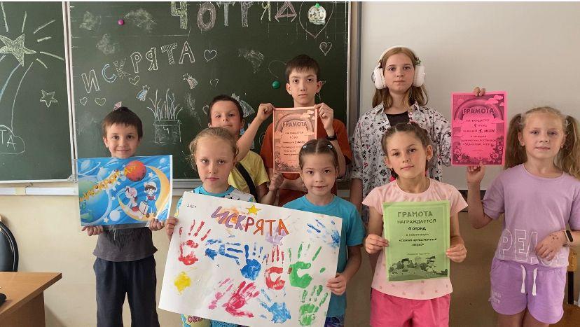 Состоялось торжественное закрытие школьного лагеря.