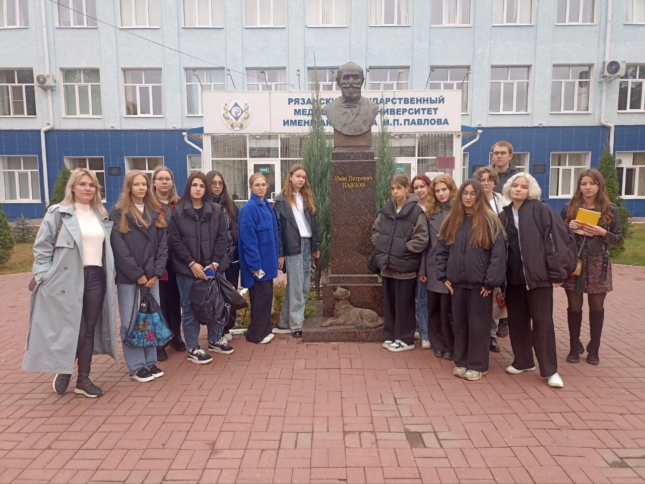 В старших профильных классах прошла образовательная сессия в РязГМУ.