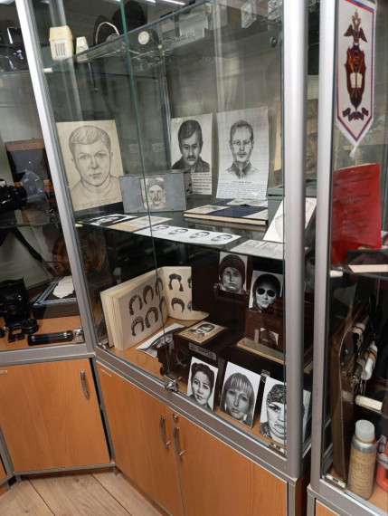 10-е и 11-е классы побывали в музее экспертно-криминалистического центра.